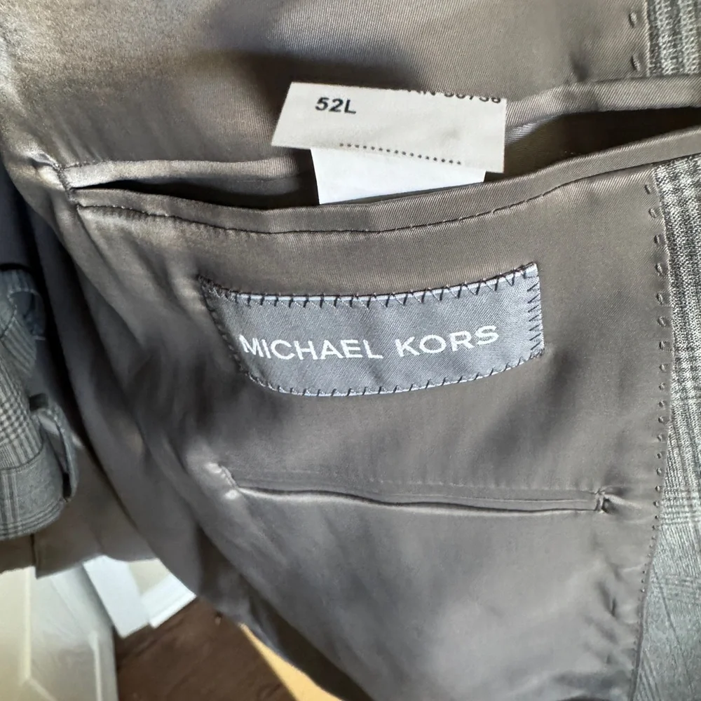 Michael Kors Light Gray Glen Plaid Suit Jacket Set
Jacket 52L Pants 42Wx32L - Picture 3 of 7